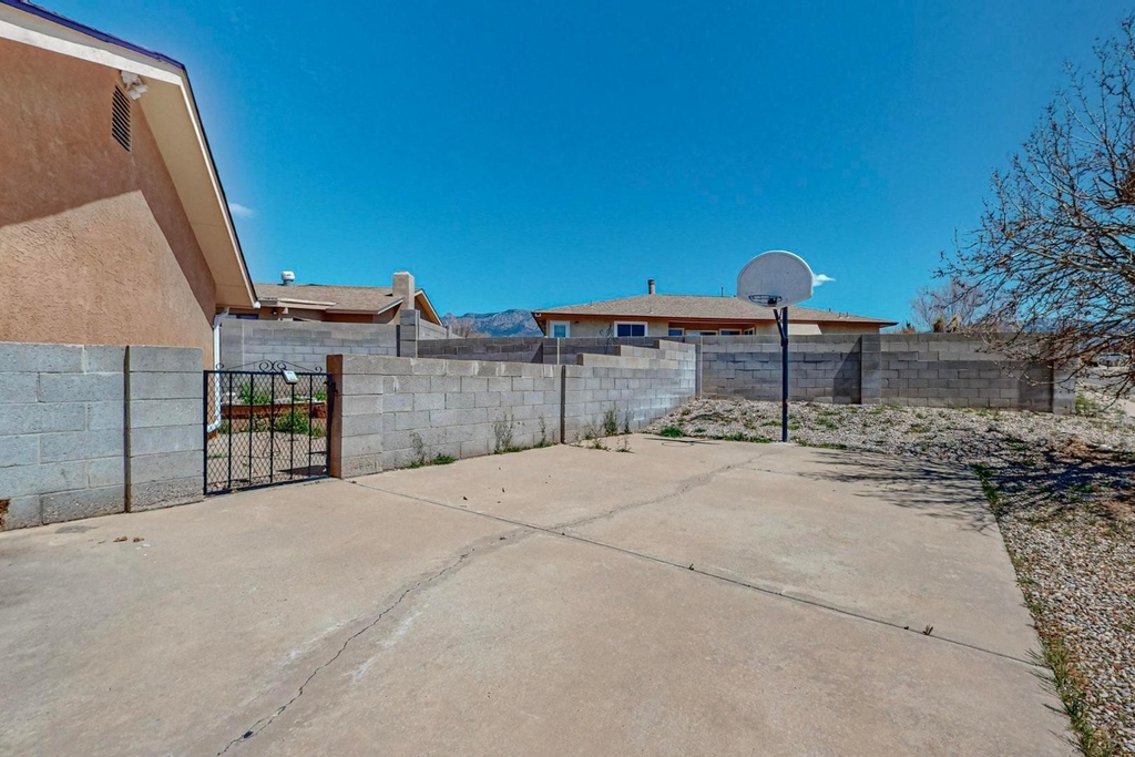 8211 Ruidoso Road Ne - Photo 4