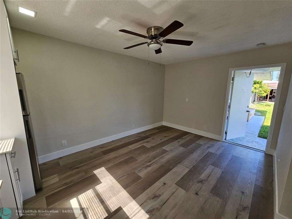 421 Nw 35th Ct - Photo 2