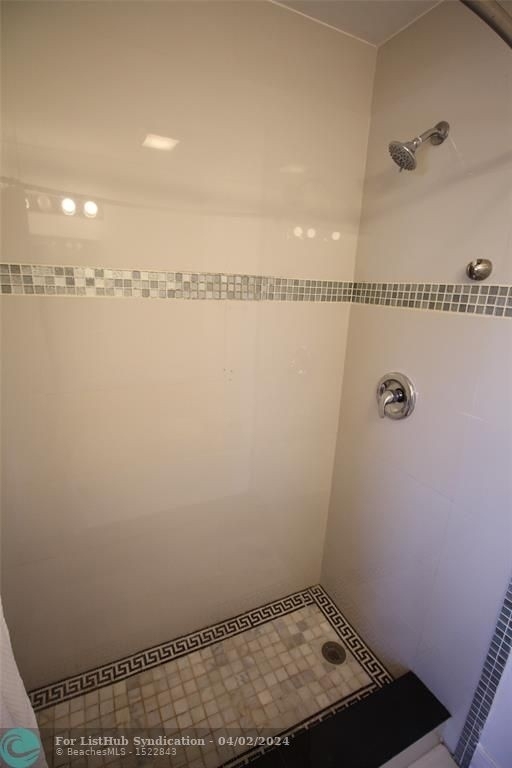 2577 Ne 15th St - Photo 5