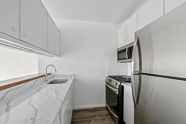 415 East 37th Street - Photo 2