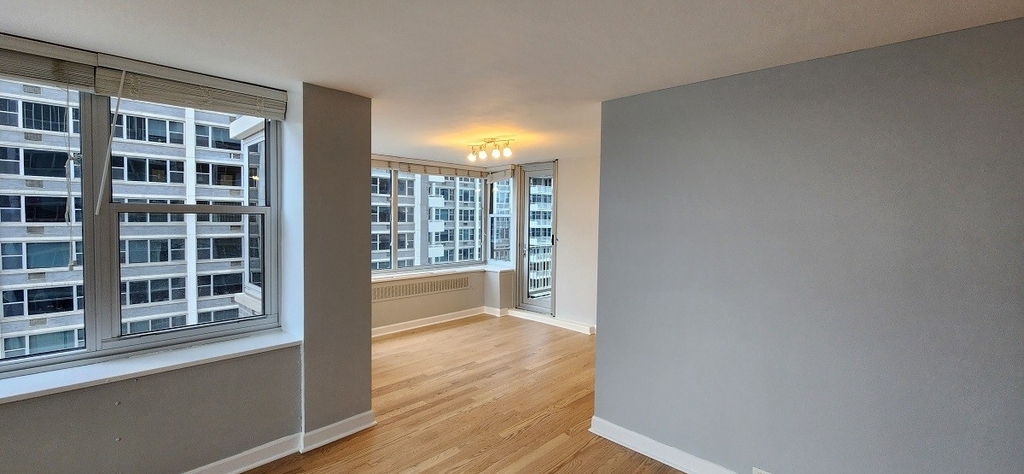 4250 N Marine Drive - Photo 5