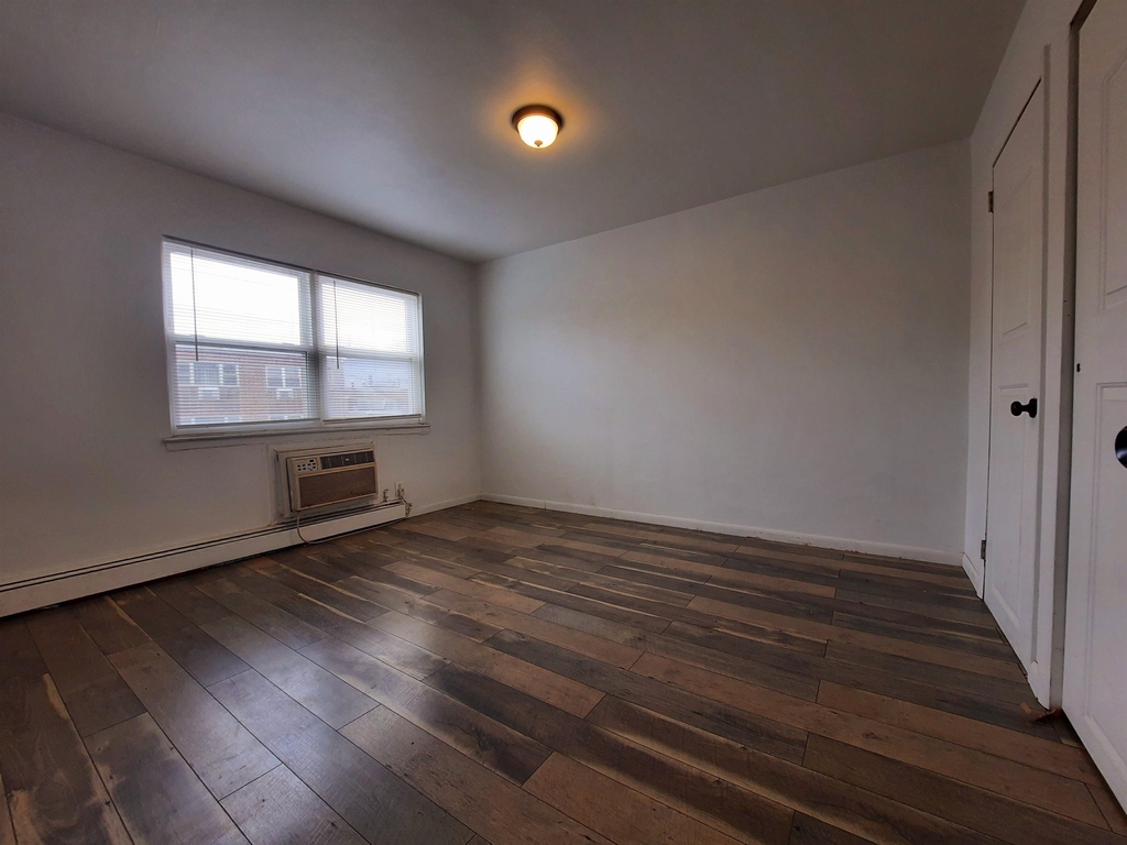 133 33rd St - Photo 6