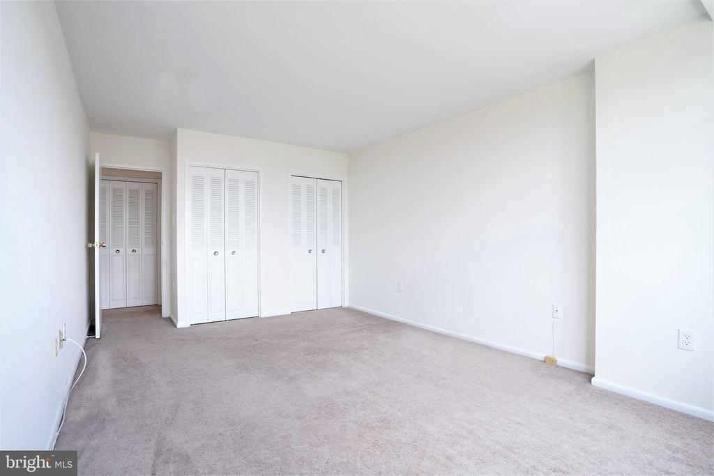 10401 Grosvenor Pl - Photo 6