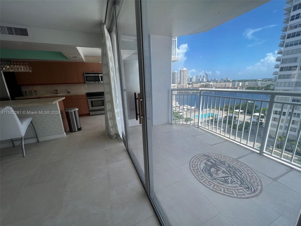 18061 Biscayne Blvd - Photo 5