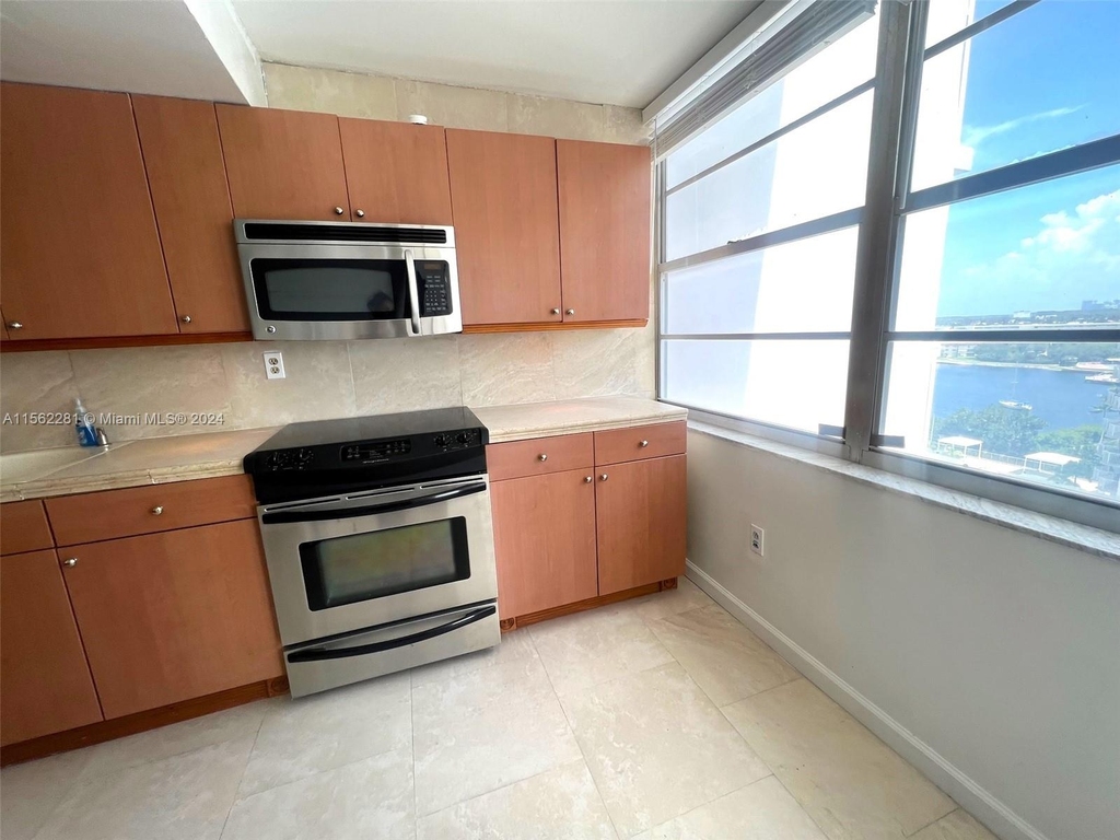 18061 Biscayne Blvd - Photo 4