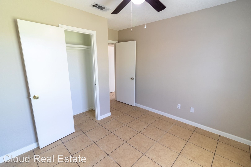 3010 Honeysuckle Circle - Photo 11