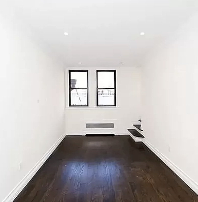 342 East 55th Street - Photo 4