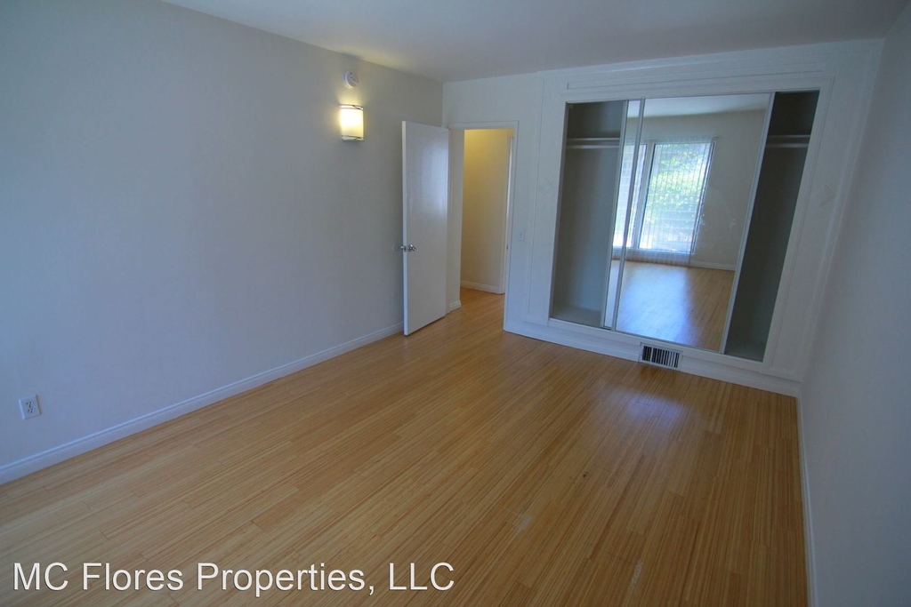 1326 N Flores Street - Photo 12