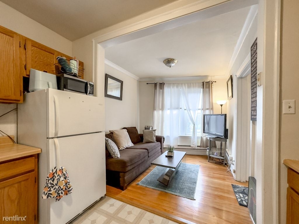 4226 N. Clark, Unit 5 - Photo 4