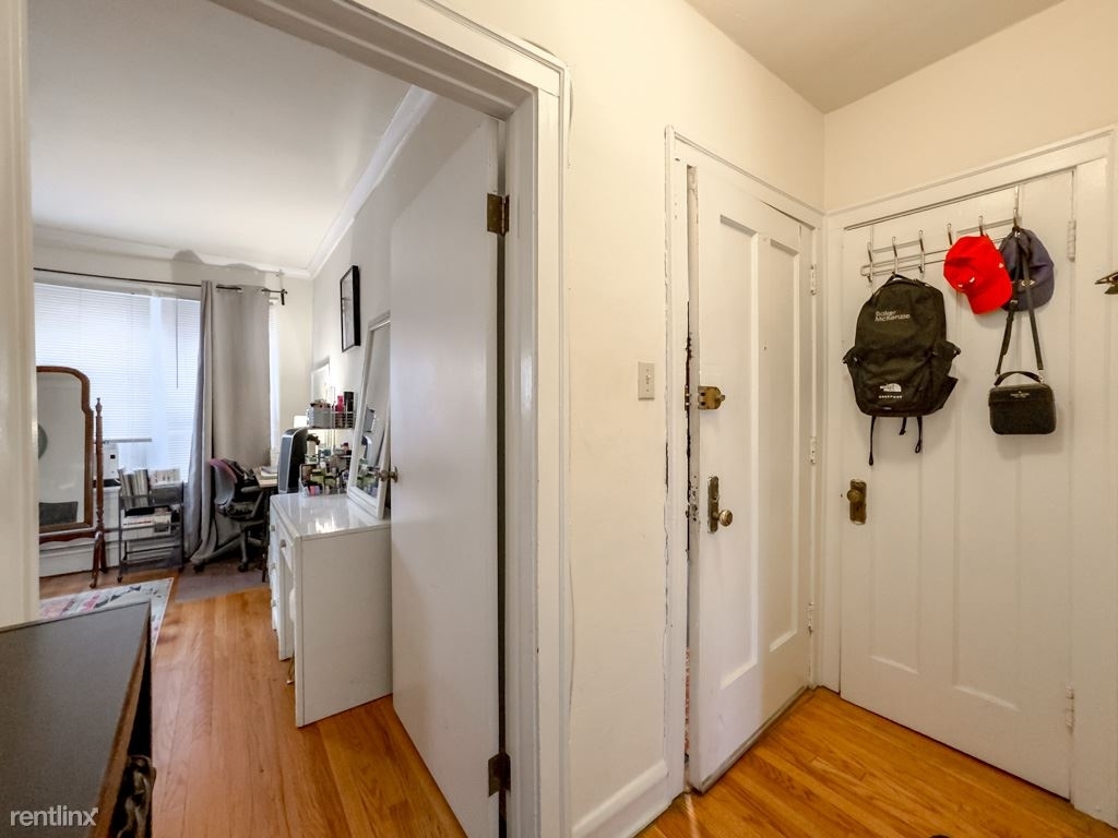 4226 N. Clark, Unit 5 - Photo 15