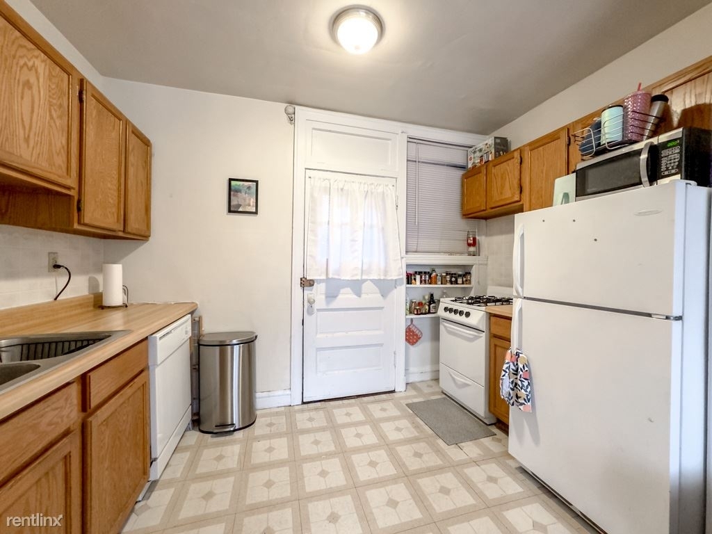 4226 N. Clark, Unit 5 - Photo 1