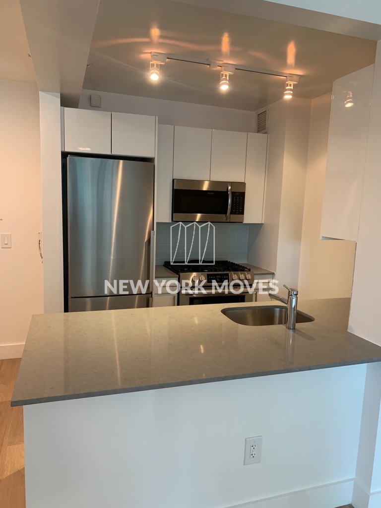 47 Center Boulevard| Long Island City - Photo 2