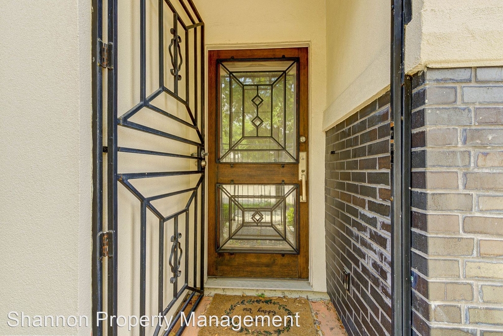 113 Tuam St - Photo 2