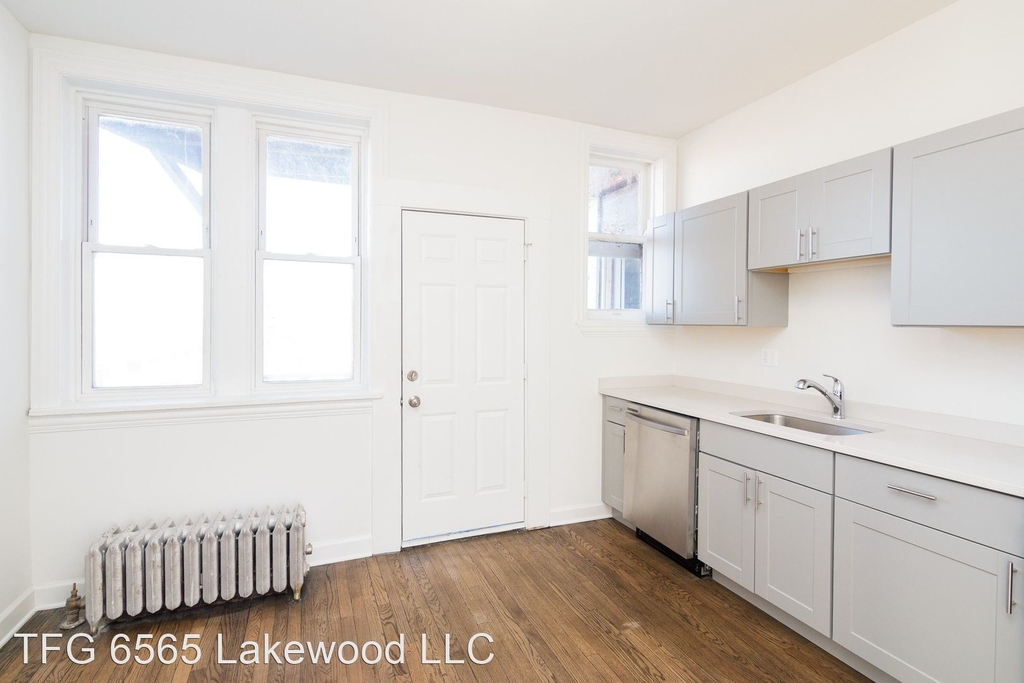 6565 N Lakewood Ave - Photo 1