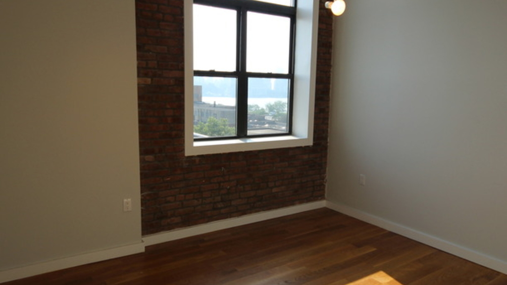 100 Dupont Street - Photo 1