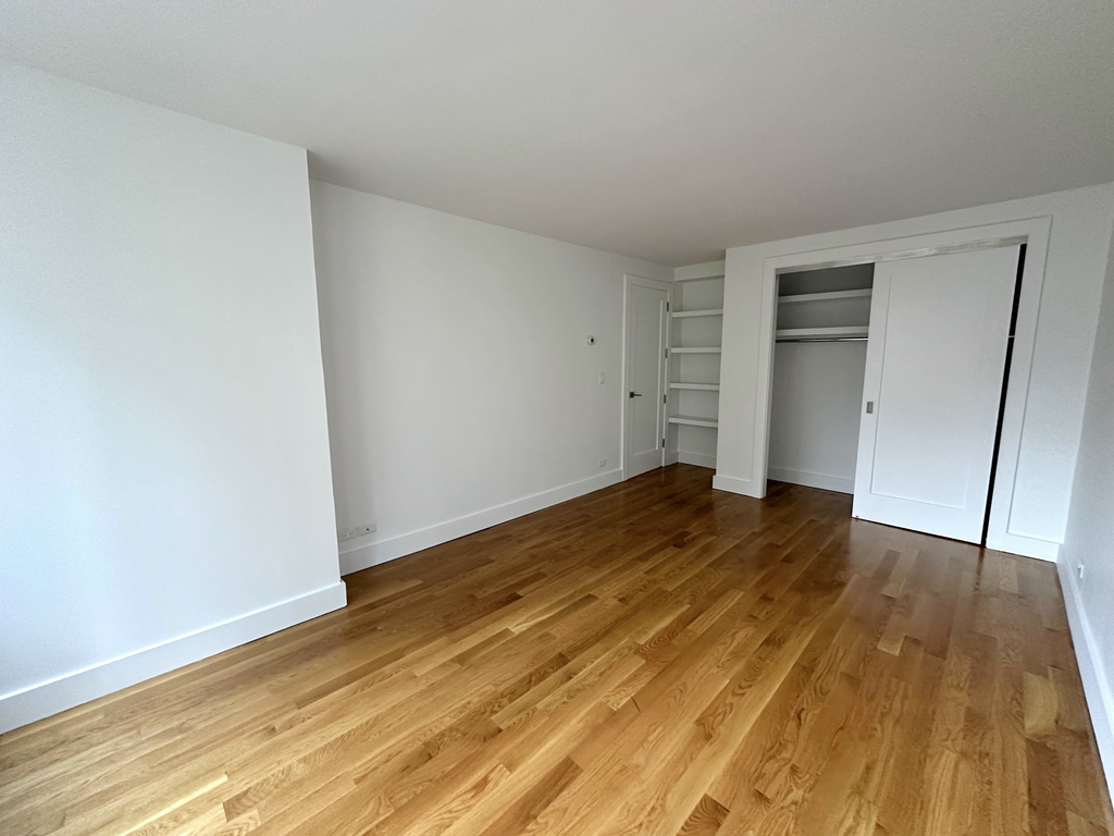 330 West 58th Street - Photo 5