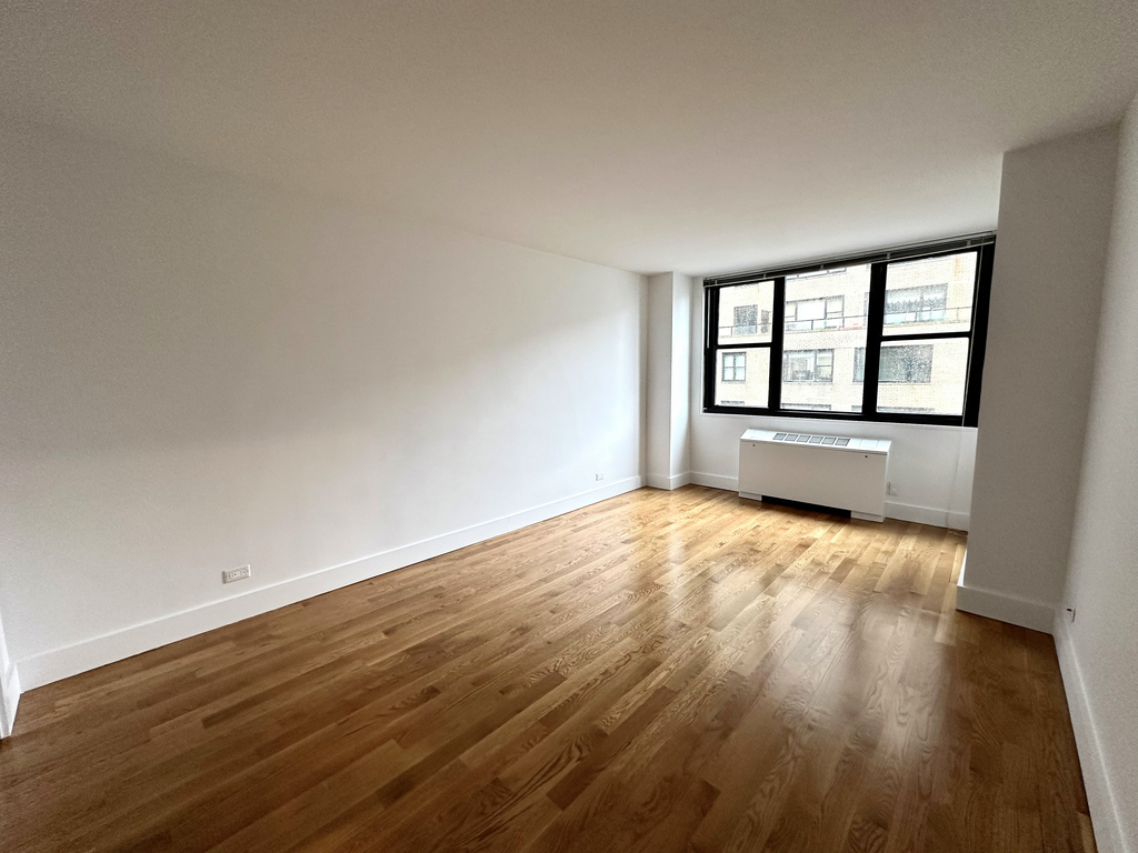 330 West 58th Street - Photo 4