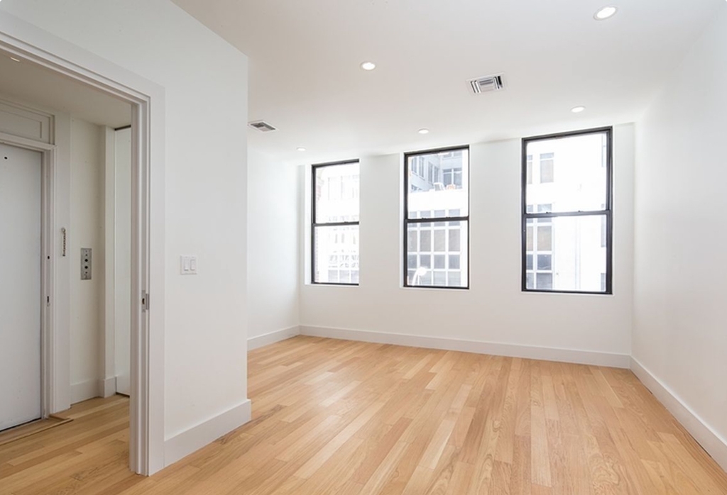 81 Greenwich Street - Photo 2