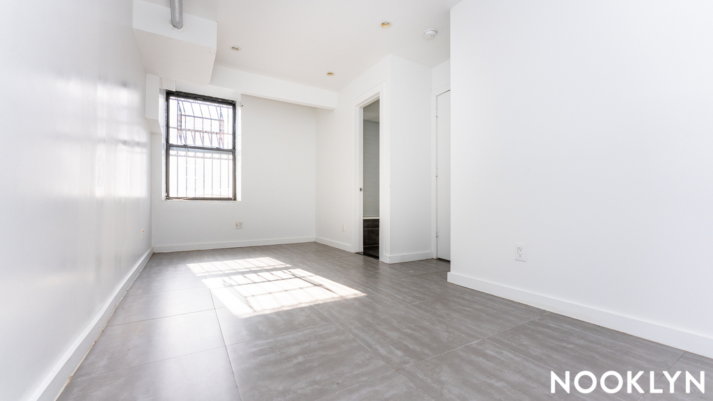 1141 Union Street - Photo 2