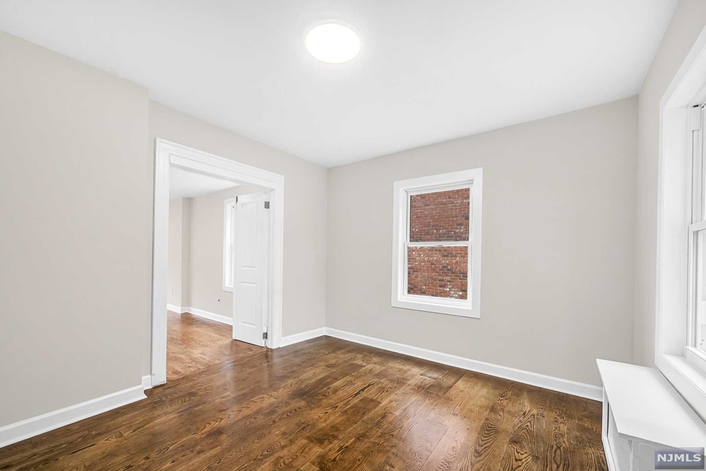 537 2nd Street - Photo 15