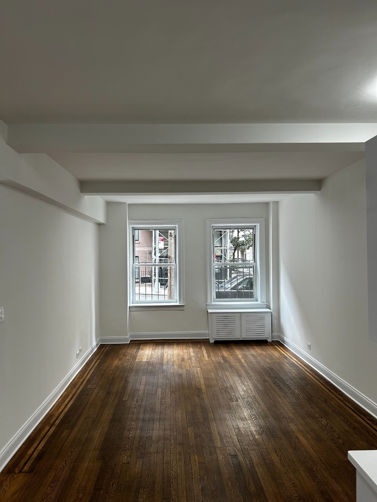 156 East 37th Street, New York, NY 10016 - Photo 3