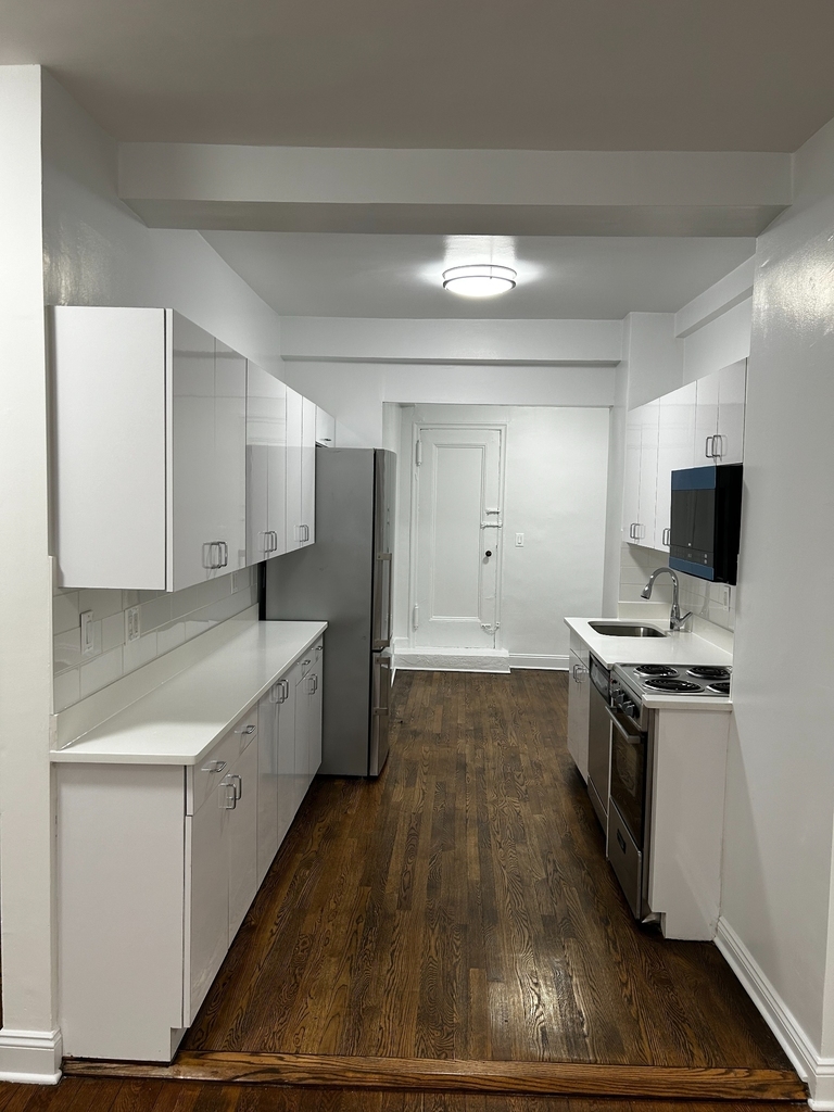 156 East 37th Street, New York, NY 10016 - Photo 4