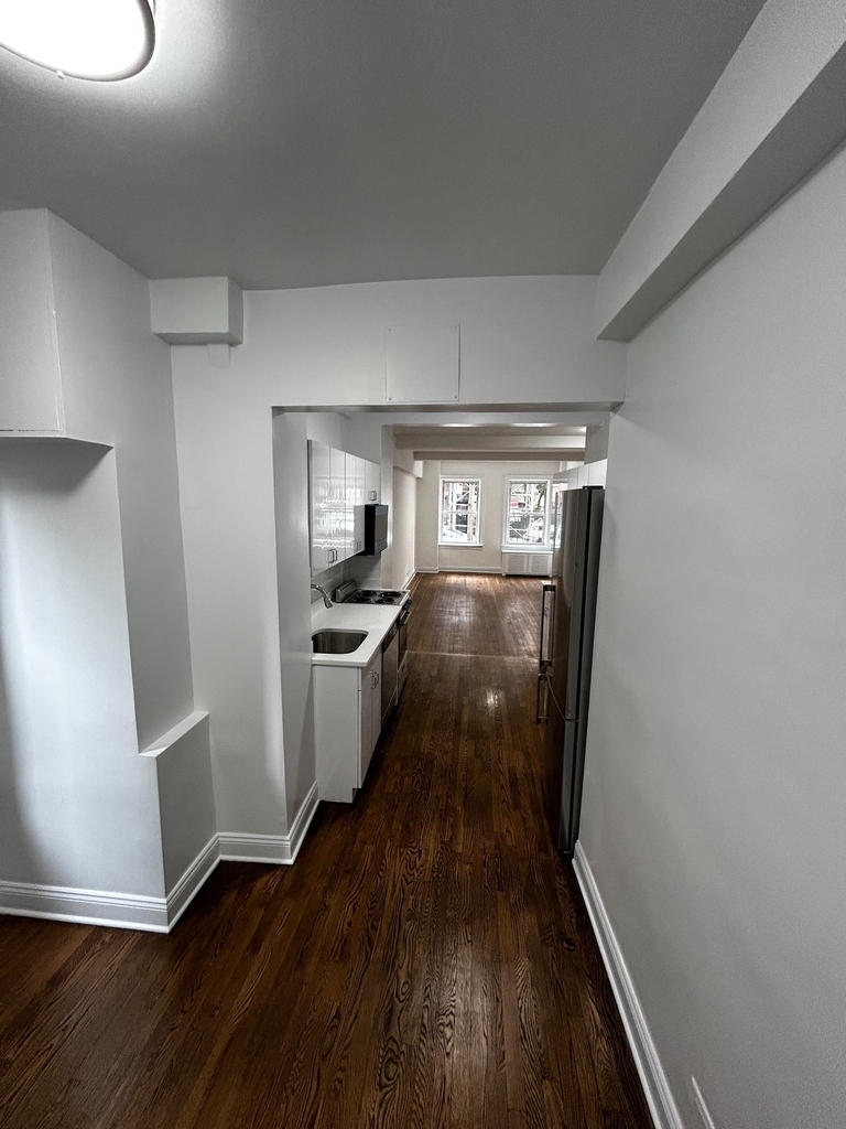 156 East 37th Street, New York, NY 10016 - Photo 8