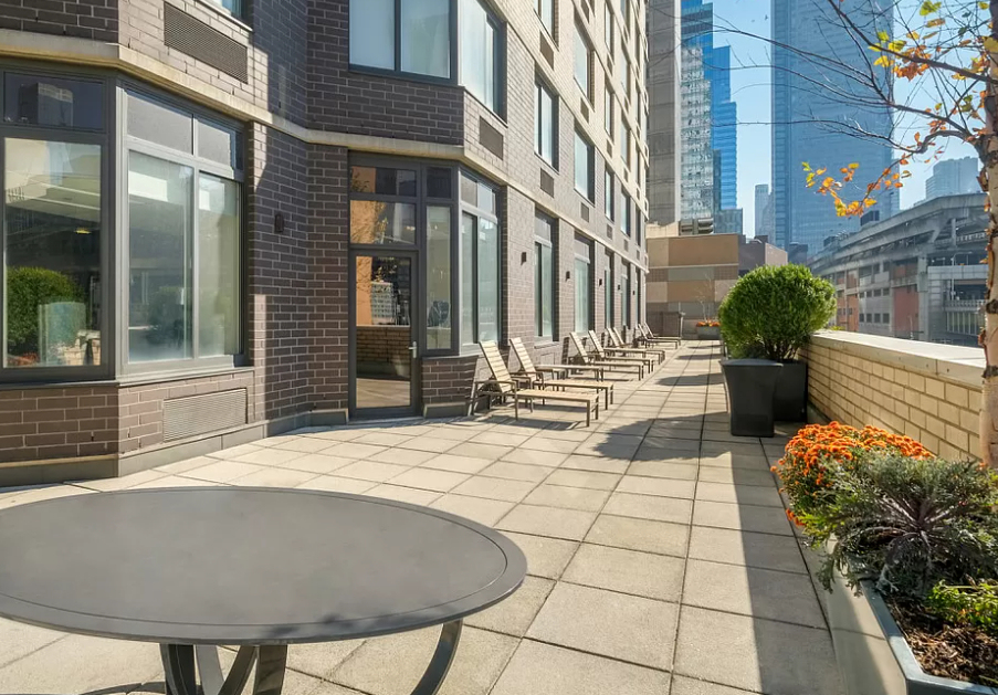 W50th - Photo 4