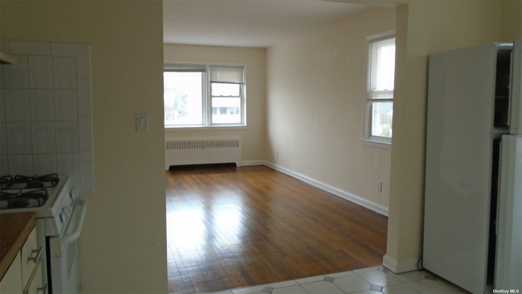 532 E Broadway - Photo 4