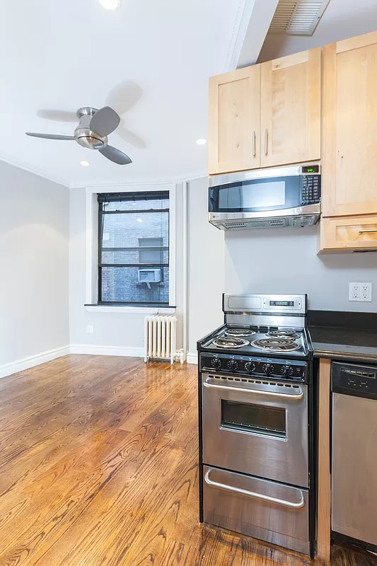 333 East 35th Street - Photo 0