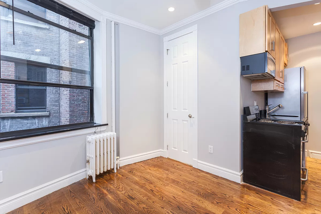 333 East 35th Street - Photo 5