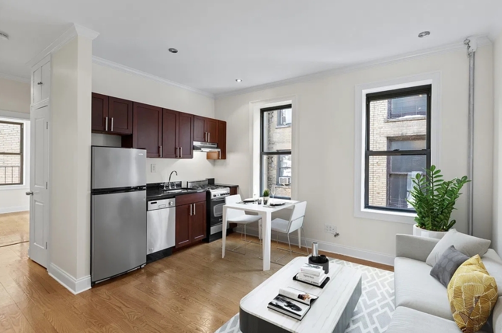 west 11th street - Photo 0