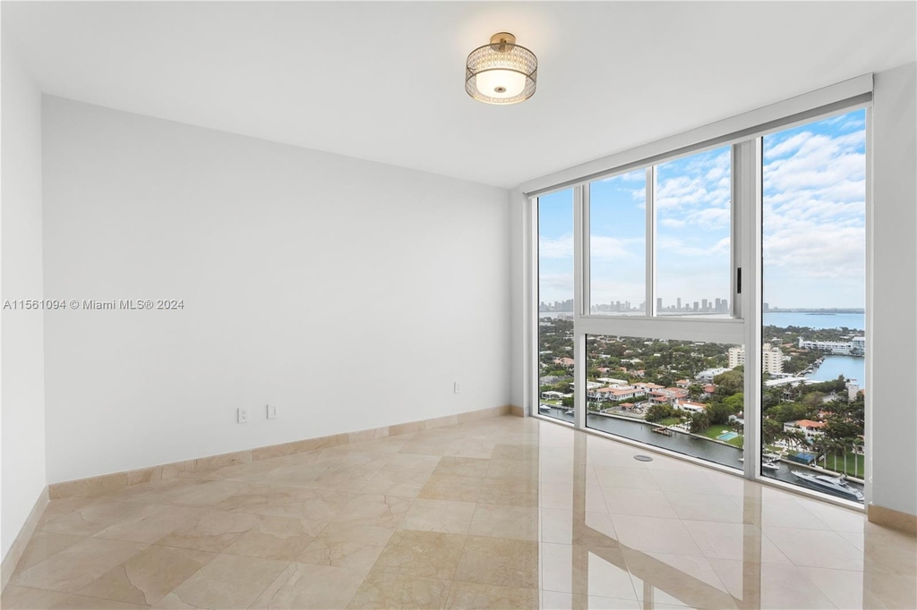 4779 Collins Ave - Photo 11