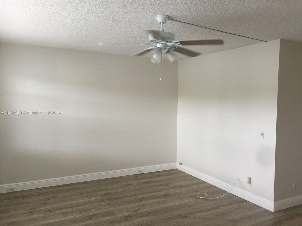 300 Sw 134th Way - Photo 2