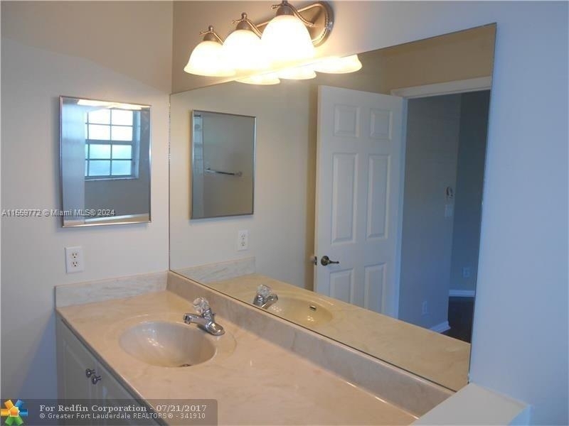 4015 Nw 92nd Ave - Photo 15