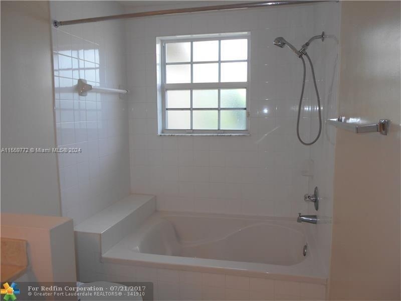 4015 Nw 92nd Ave - Photo 16