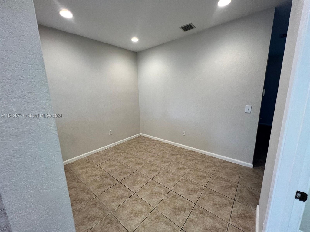 5102 Nw 30th Ln - Photo 6