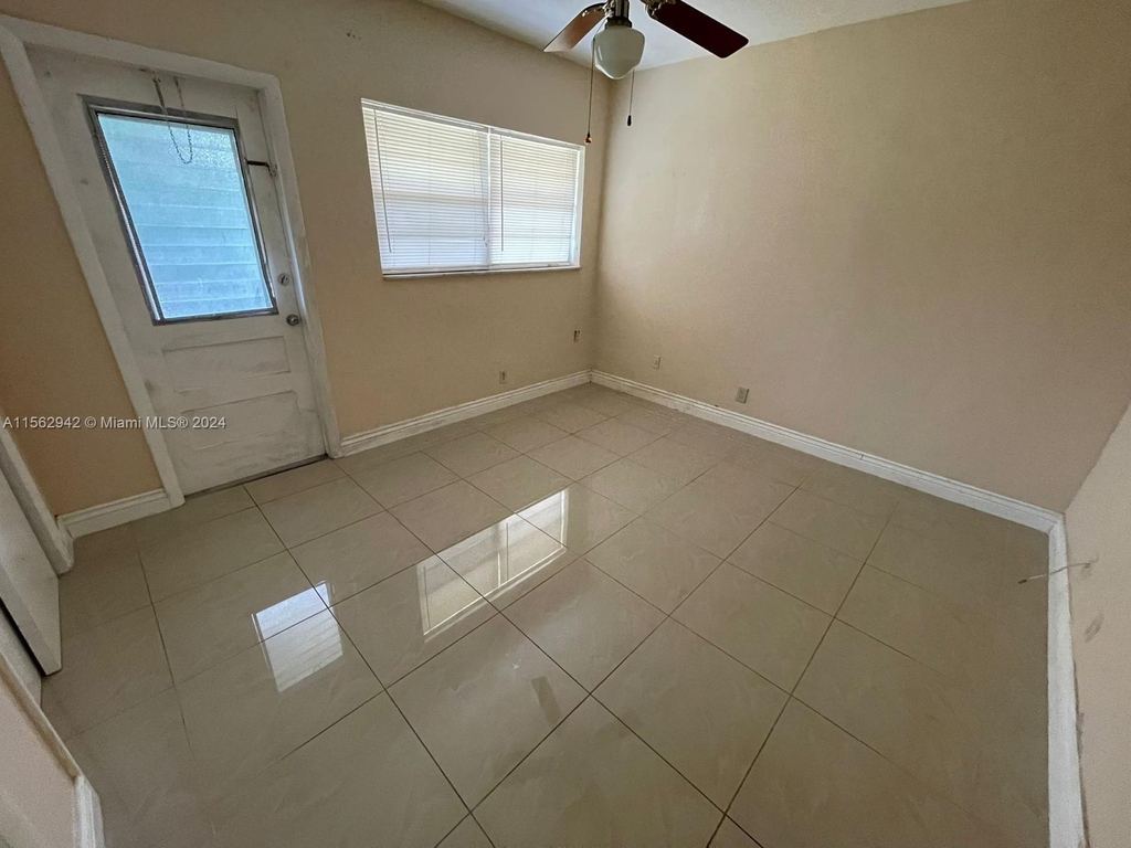 230 Sw 11th Ave - Photo 9