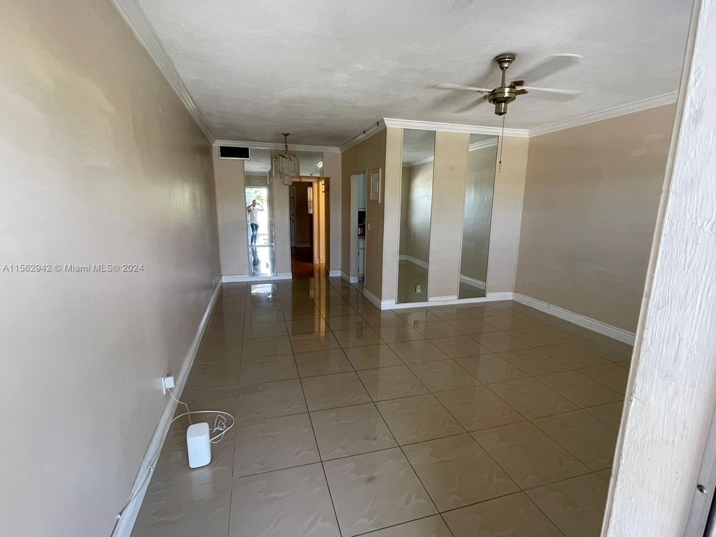 230 Sw 11th Ave - Photo 1