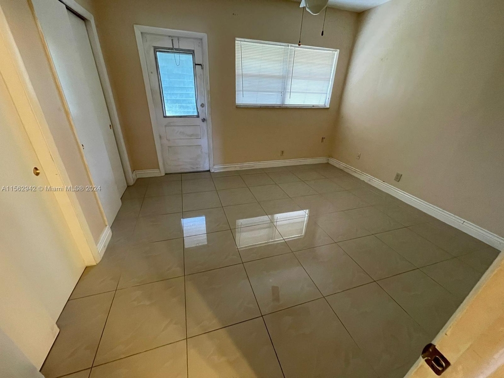 230 Sw 11th Ave - Photo 16