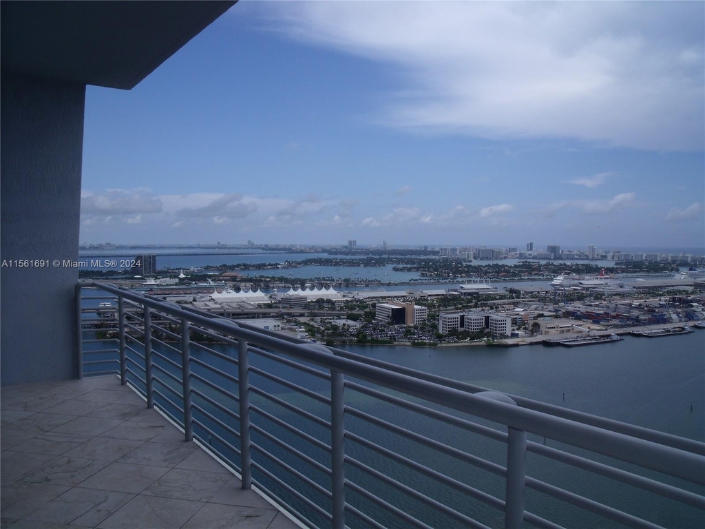 335 S Biscayne Blvd - Photo 2