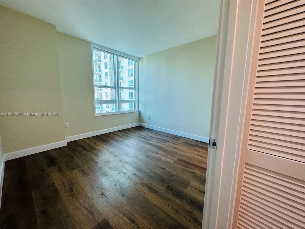 950 Brickell Bay Dr - Photo 10