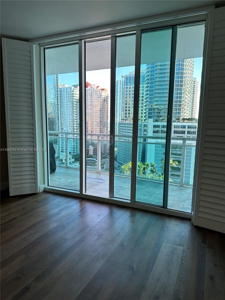 950 Brickell Bay Dr - Photo 3