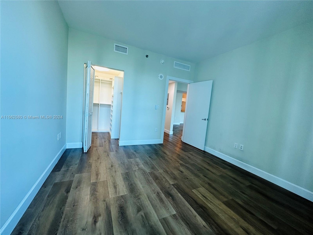 950 Brickell Bay Dr - Photo 11