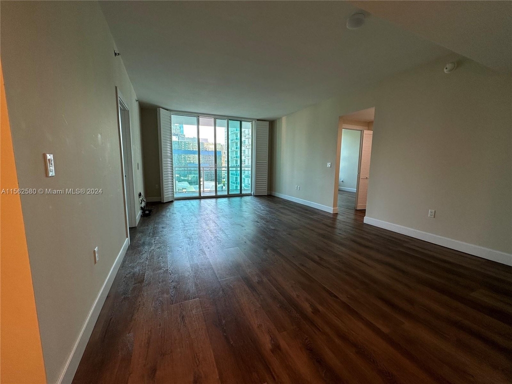 950 Brickell Bay Dr - Photo 2