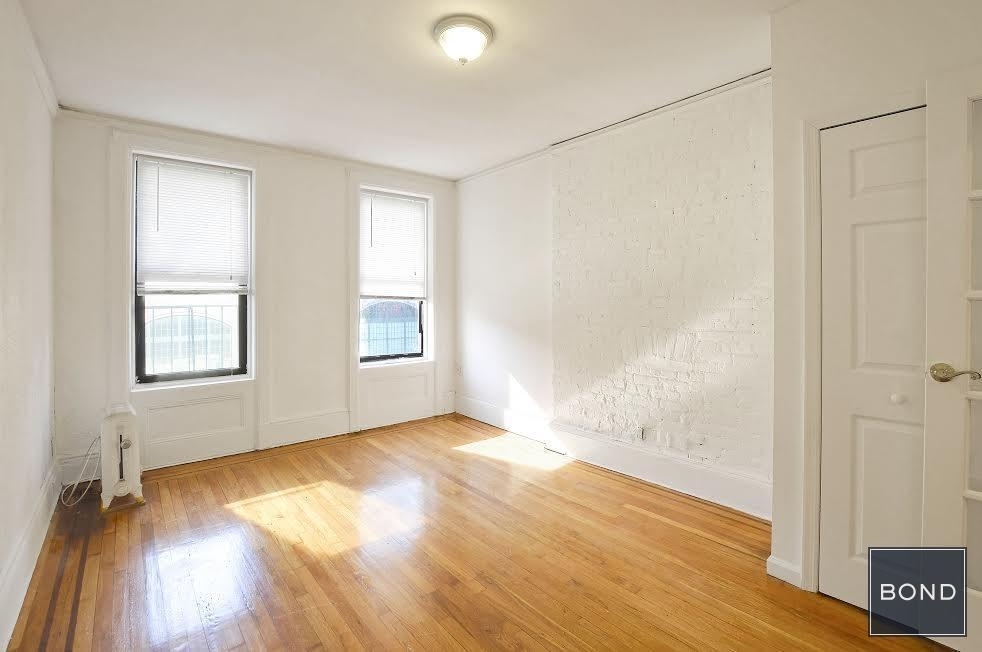 410 East 59th Street - Photo 0