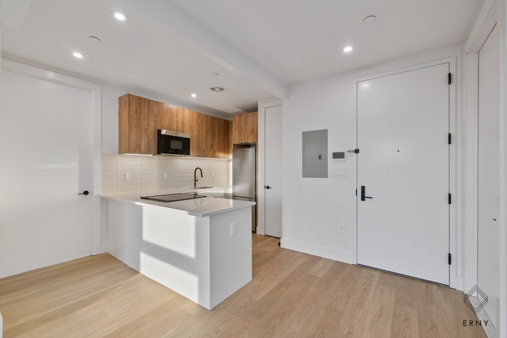 80 Linden Boulevard - Photo 1