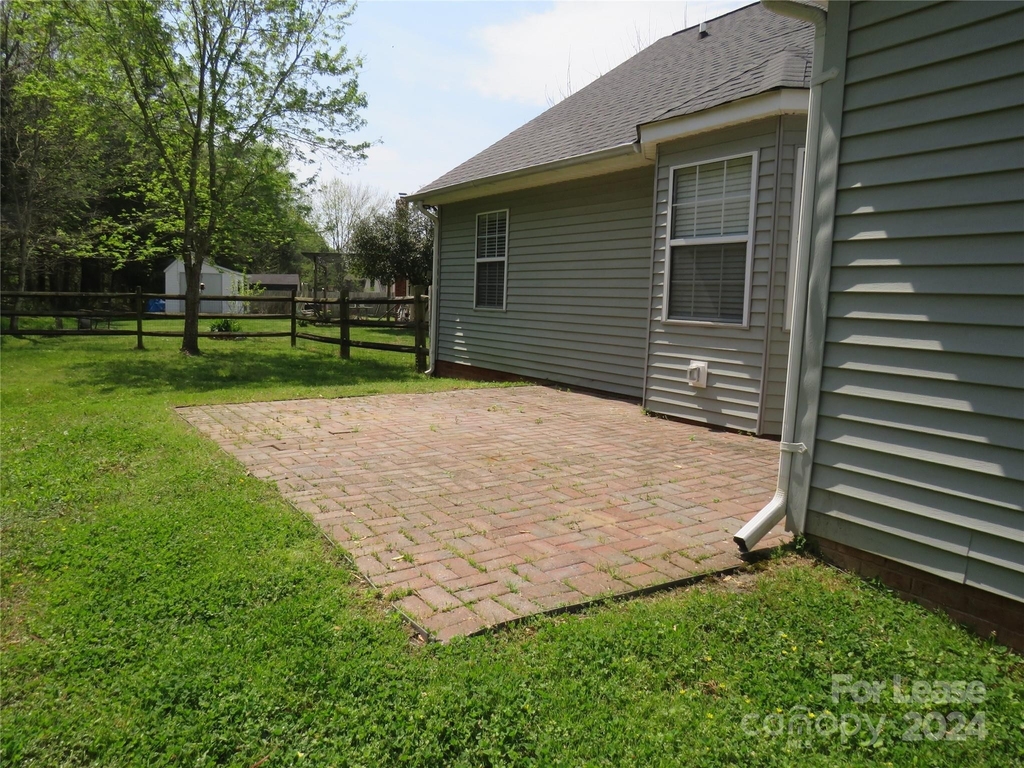 1035 Ridgefield Circle - Photo 19