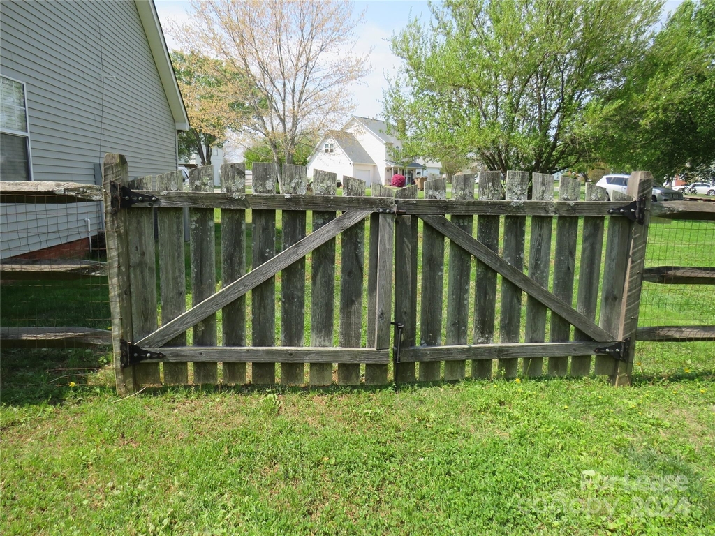 1035 Ridgefield Circle - Photo 20