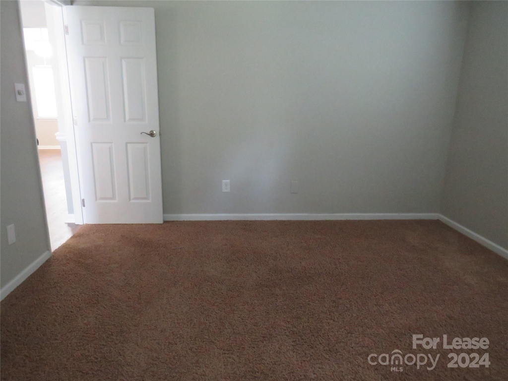 1035 Ridgefield Circle - Photo 14